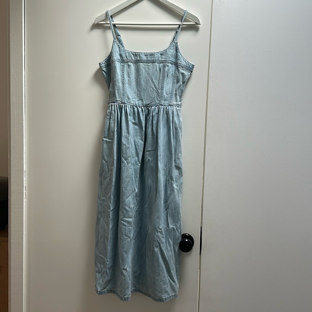 Flattering Levis summer strappy denim dress 100% cotton